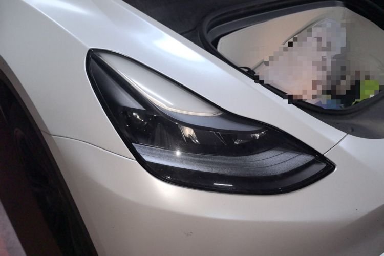 Used Tesla Model Y 2023 Long-Range All-Wheel-Drive Version Right Front Headlight