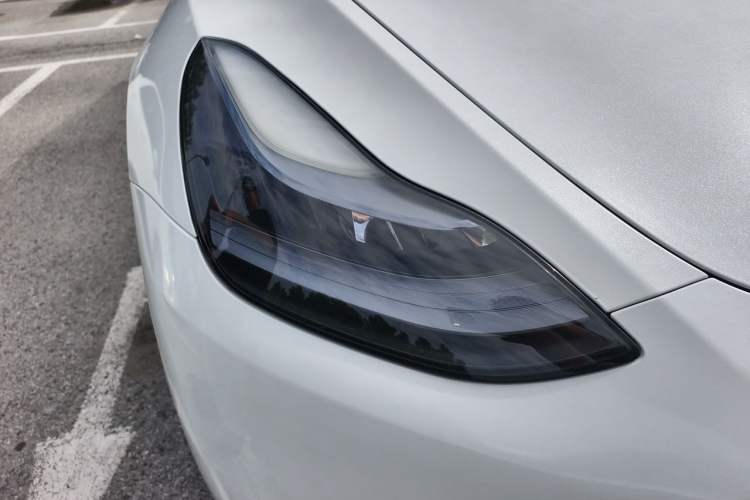 Used Tesla Model Y 2023 Long-Range All-Wheel-Drive Version Right Front Headlight