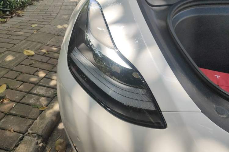 Used Tesla Model Y 2023 Long-Range All-Wheel-Drive Version Right Front Headlight