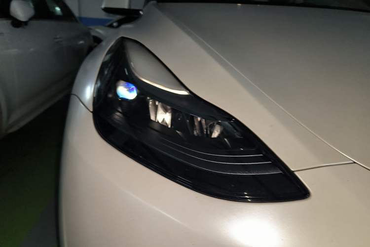 Used Tesla Model Y 2023 High-Performance All-Wheel-Drive Version Right Front Headlight