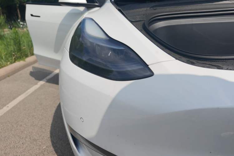 Used Tesla Model Y 2023 Long-Range All-Wheel-Drive Version Right Front Headlight