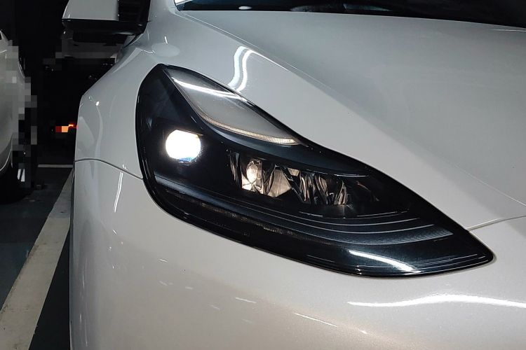 Used Tesla Model Y 2023 Long-Range All-Wheel-Drive Version Right Front Headlight