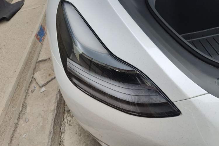 Used Tesla Model Y 2023 Long-Range All-Wheel-Drive Version Right Front Headlight
