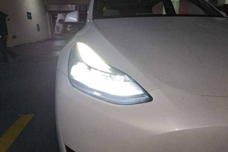 Used Tesla Model Y 2023 Rear-Wheel-Drive Version Right Front Headlight