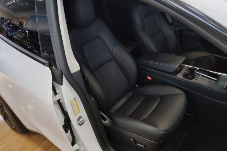 Used Tesla Model Y 2023 Rear-Wheel-Drive Version Right Front Seat
