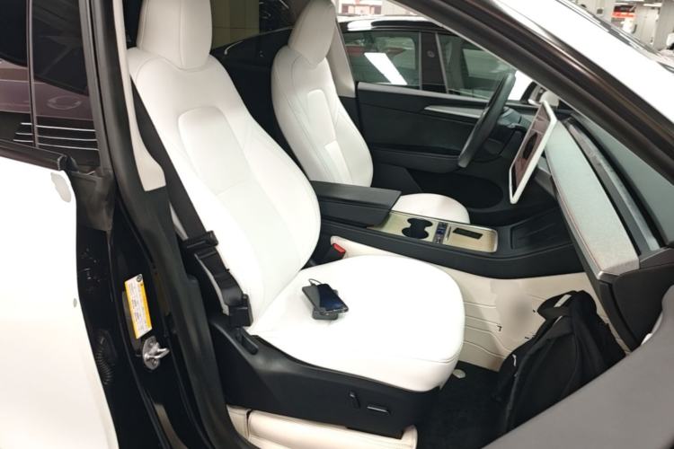 Used Tesla Model Y 2023 Long-Range All-Wheel-Drive Version Right Front Seat