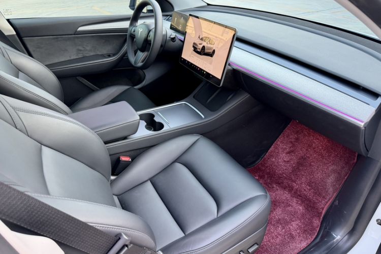 Used Tesla Model Y 2023 Rear-Wheel-Drive Version Right Front Seat