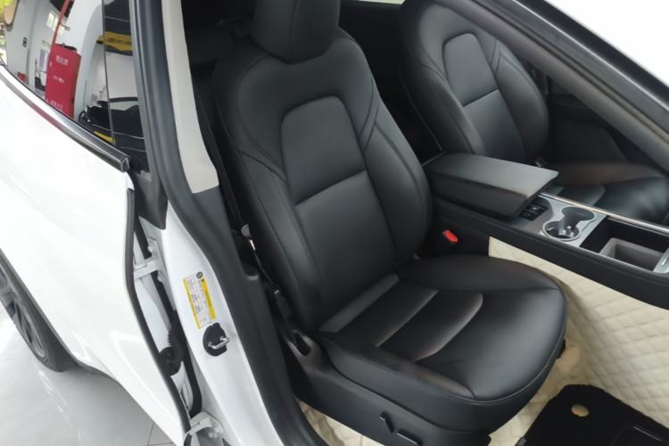Used Tesla Model Y 2023 Rear-Wheel-Drive Version Right Front Seat