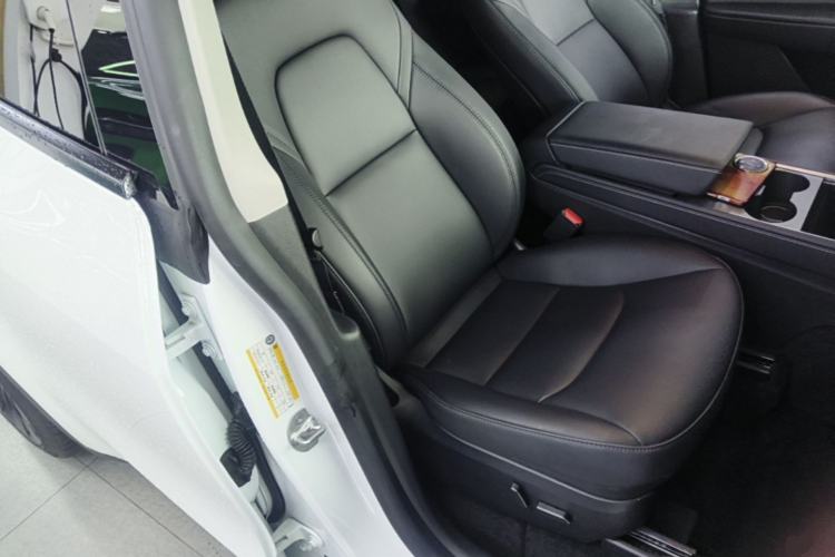 Used Tesla Model Y 2023 Rear-Wheel-Drive Version Right Front Seat
