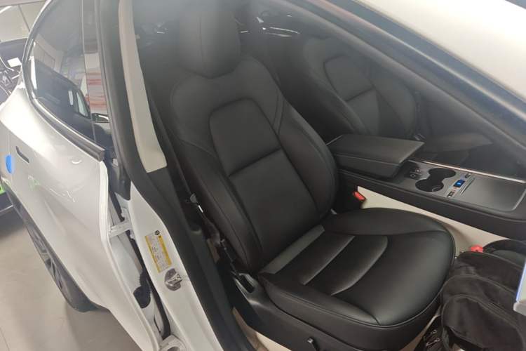 Used Tesla Model Y 2023 Long-Range All-Wheel-Drive Version Right Front Seat