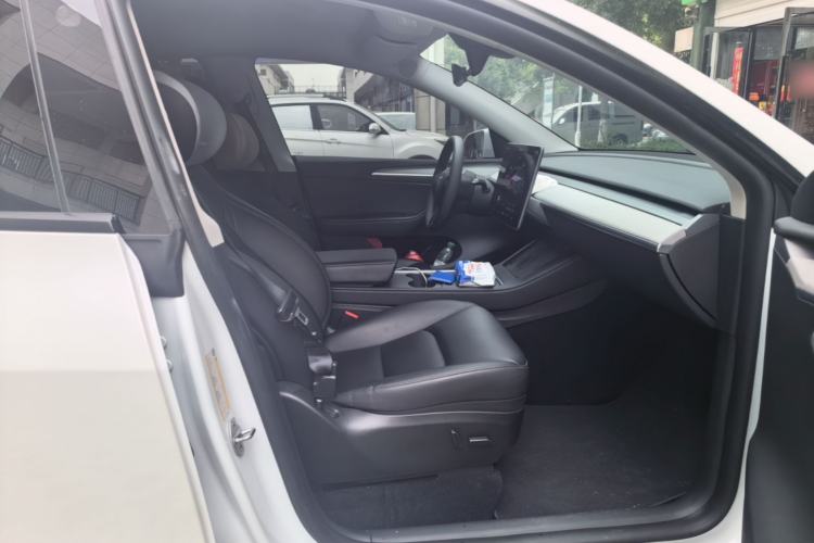 Used Tesla Model Y 2023 Rear-Wheel-Drive Version Right Front Seat