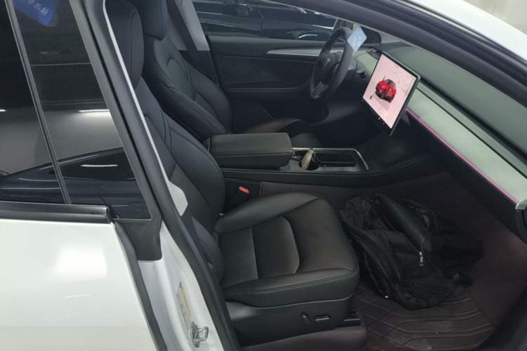 Used Tesla Model Y 2023 Rear-Wheel-Drive Version Right Front Seat