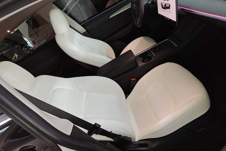 Used Tesla Model Y 2023 Rear-Wheel-Drive Version Right Front Seat