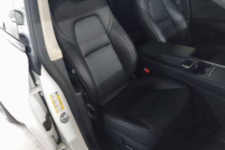 Used Tesla Model Y 2023 Rear-Wheel-Drive Version Right Front Seat
