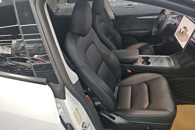 Used Tesla Model Y 2023 Rear-Wheel-Drive Version Right Front Seat