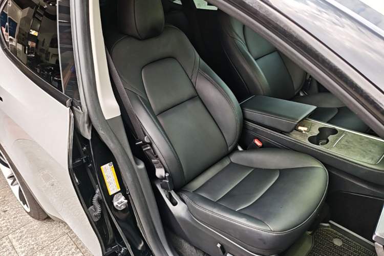 Used Tesla Model Y 2023 Rear-Wheel-Drive Version Right Front Seat