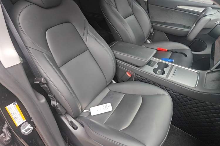Used Tesla Model Y 2023 Rear-Wheel-Drive Version Right Front Seat
