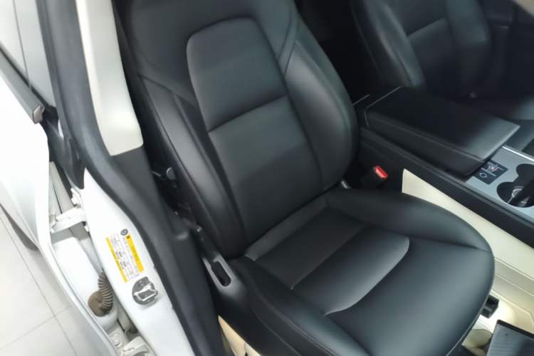 Used Tesla Model Y 2023 Rear-Wheel-Drive Version Right Front Seat