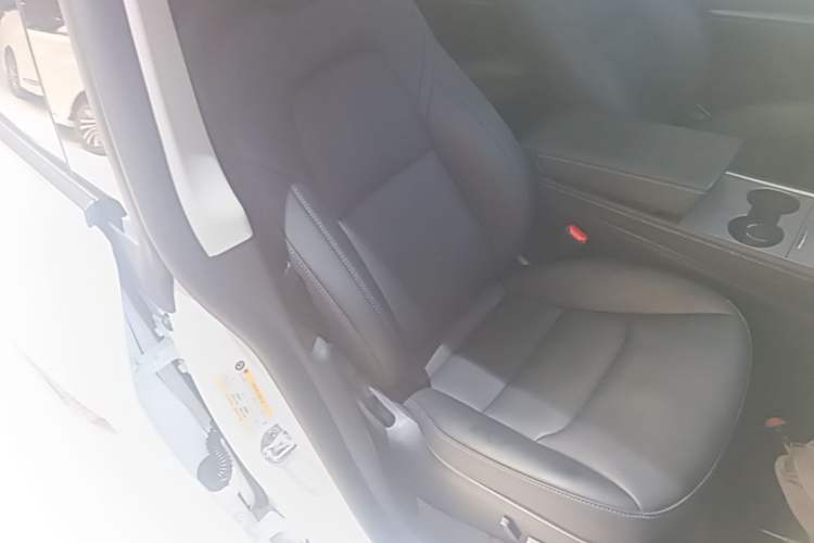 Used Tesla Model Y 2023 Long-Range All-Wheel-Drive Version Right Front Seat