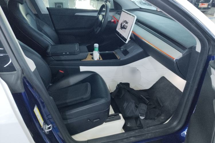 Used Tesla Model Y 2023 Rear-Wheel-Drive Version Right Front Seat