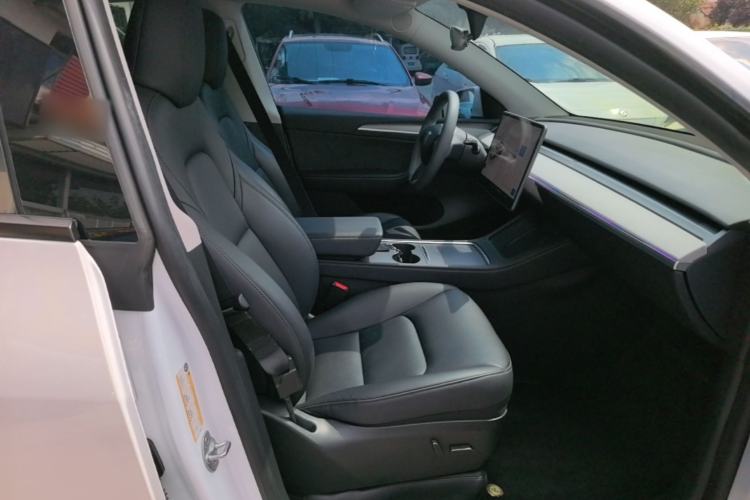 Used Tesla Model Y 2023 Rear-Wheel-Drive Version Right Front Seat