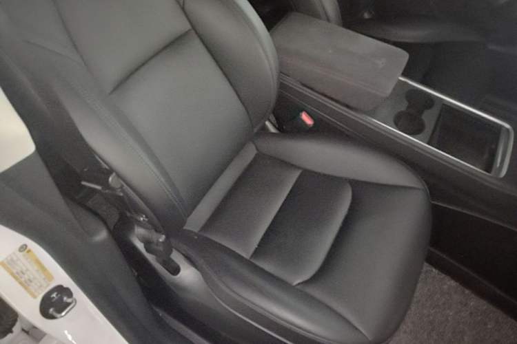 Used Tesla Model Y 2023 Long-Range All-Wheel-Drive Version Right Front Seat