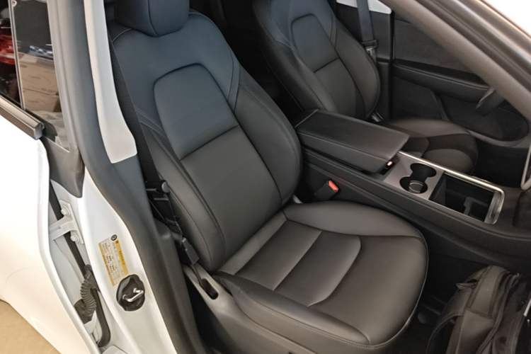 Used Tesla Model Y 2023 Rear-Wheel-Drive Version Right Front Seat
