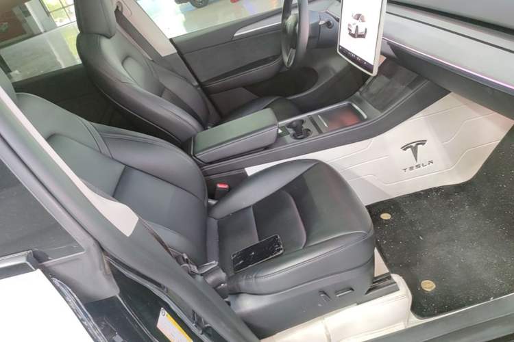 Used Tesla Model Y 2023 Rear-Wheel-Drive Version Right Front Seat
