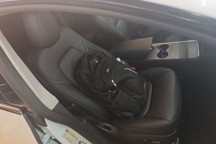 Used Tesla Model Y 2023 Long-Range All-Wheel-Drive Version Right Front Seat