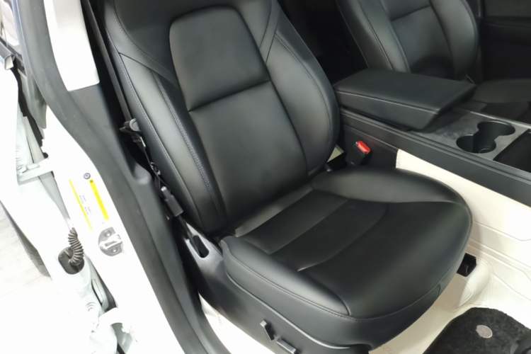 Used Tesla Model Y 2023 Long-Range All-Wheel-Drive Version Right Front Seat