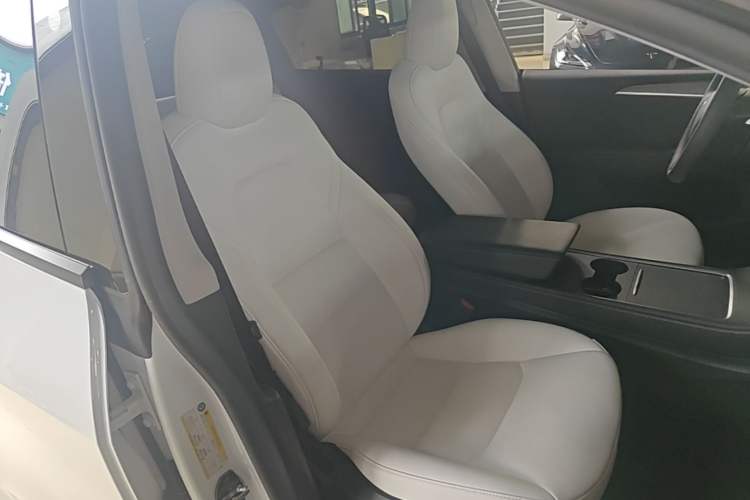 Used Tesla Model Y 2023 Rear-Wheel-Drive Version Right Front Seat