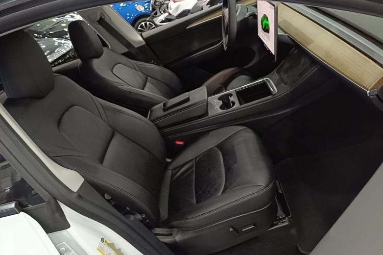 Used Tesla Model Y 2023 High-Performance All-Wheel-Drive Version Right Front Seat
