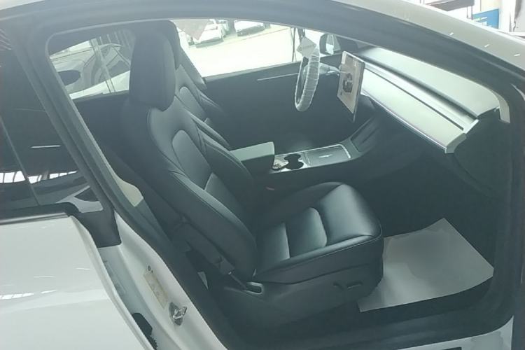 Used Tesla Model Y 2023 Long-Range All-Wheel-Drive Version Right Front Seat