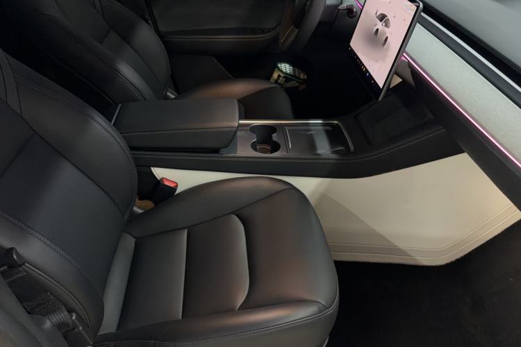 Used Tesla Model Y 2023 Rear-Wheel-Drive Version Right Front Seat