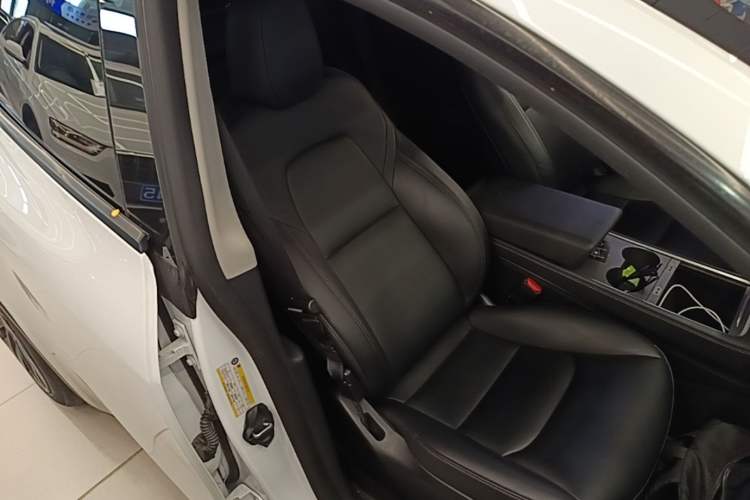 Used Tesla Model Y 2023 Rear-Wheel-Drive Version Right Front Seat