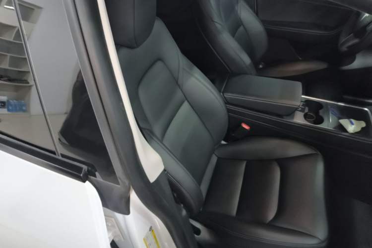 Used Tesla Model Y 2023 Long-Range All-Wheel-Drive Version Right Front Seat