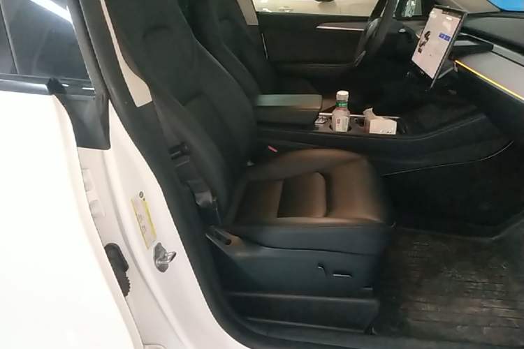 Used Tesla Model Y 2023 Long-Range All-Wheel-Drive Version Right Front Seat