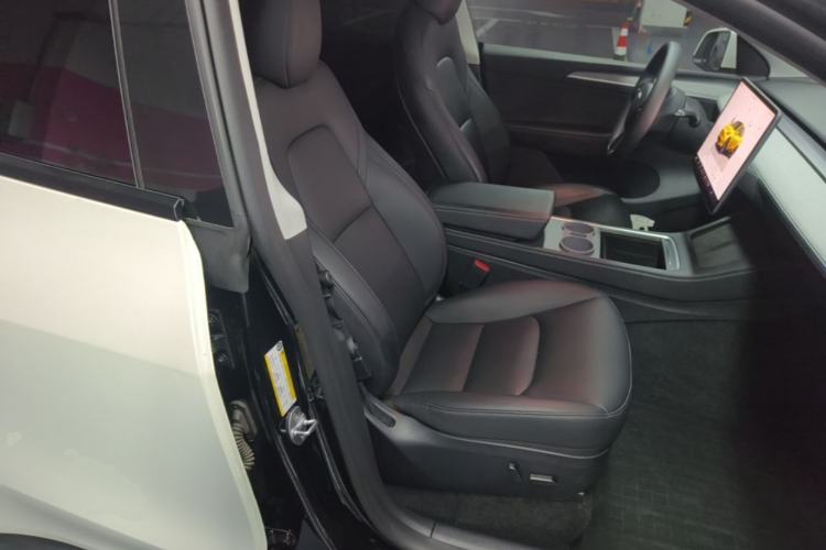 Used Tesla Model Y 2023 Rear-Wheel-Drive Version Right Front Seat