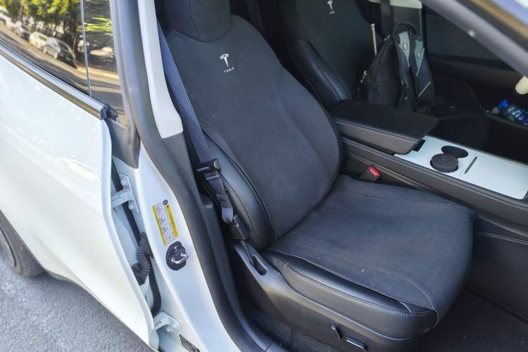 Used Tesla Model Y 2023 Rear-Wheel-Drive Version Right Front Seat