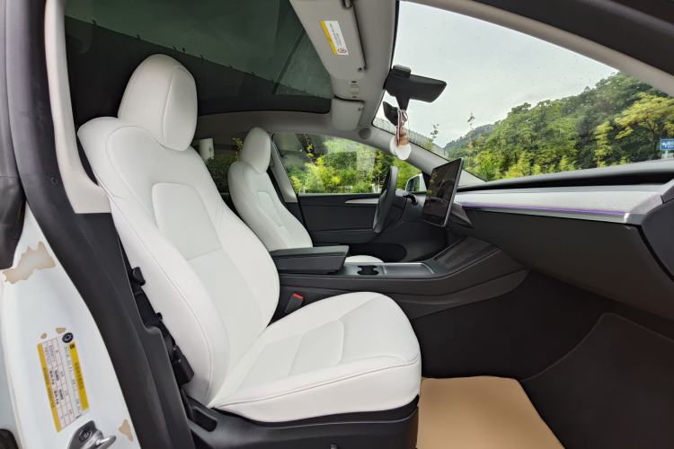 Used Tesla Model Y 2023 Rear-Wheel-Drive Version Right Front Seat
