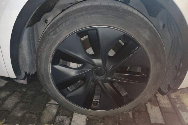 Used Tesla Model Y 2023 Rear-Wheel-Drive Version Right Front Wheel Hub