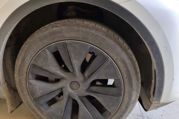 Used Tesla Model Y 2023 Rear-Wheel-Drive Version Right Front Wheel Hub
