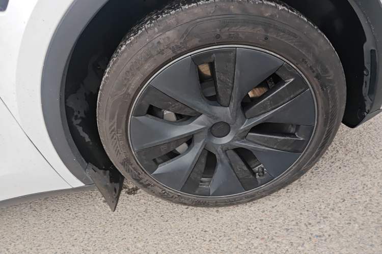 Used Tesla Model Y 2023 Rear-Wheel-Drive Version Right Front Wheel Hub