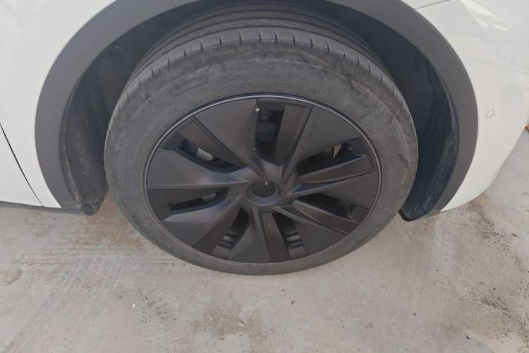 Used Tesla Model Y 2023 Rear-Wheel-Drive Version Right Front Wheel Hub