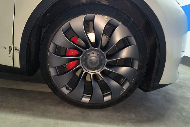 Used Tesla Model Y 2023 High-Performance All-Wheel-Drive Version Right Front Wheel Hub