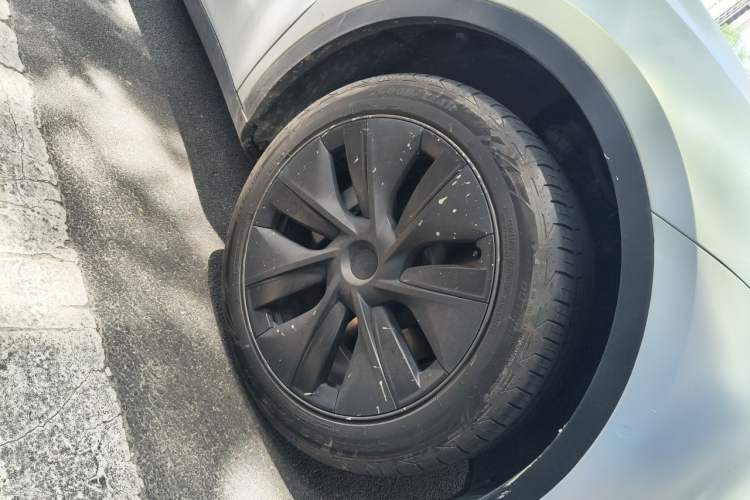 Used Tesla Model Y 2023 Rear-Wheel-Drive Version Right Front Wheel Hub