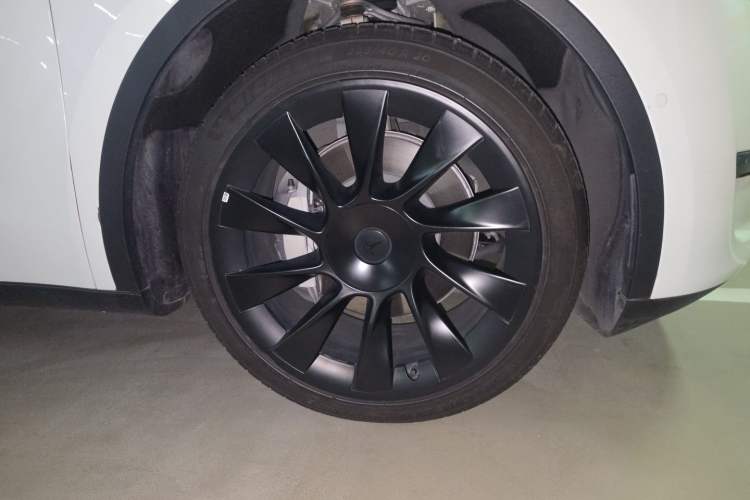 Used Tesla Model Y 2023 Rear-Wheel-Drive Version Right Front Wheel Hub