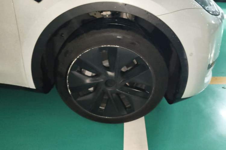Used Tesla Model Y 2023 Rear-Wheel-Drive Version Right Front Wheel Hub