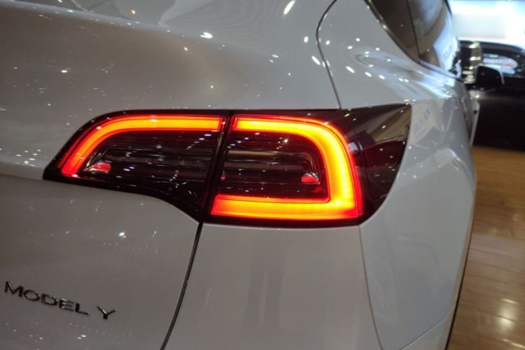 Used Tesla Model Y 2023 Rear-Wheel-Drive Version Right Rear Taillight