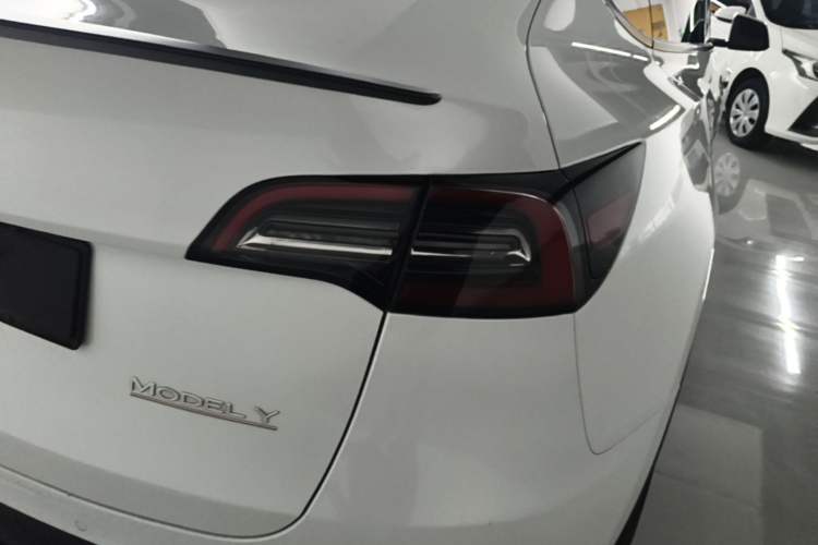 Used Tesla Model Y 2023 High-Performance All-Wheel-Drive Version Right Rear Taillight